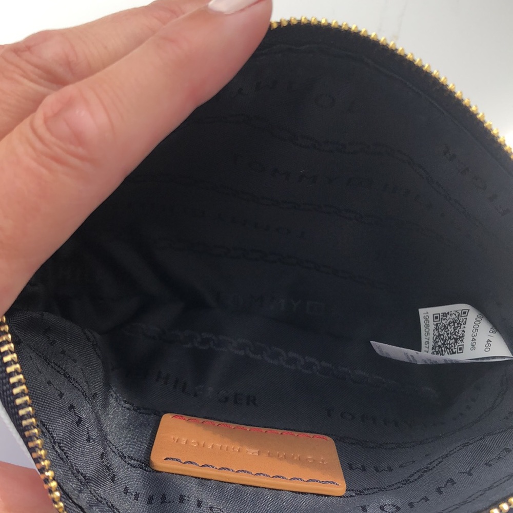 Tommy Hilfiger Wristlet/Wallet Gorgeous Saffiano Leather NWT - Picture 8 of 9